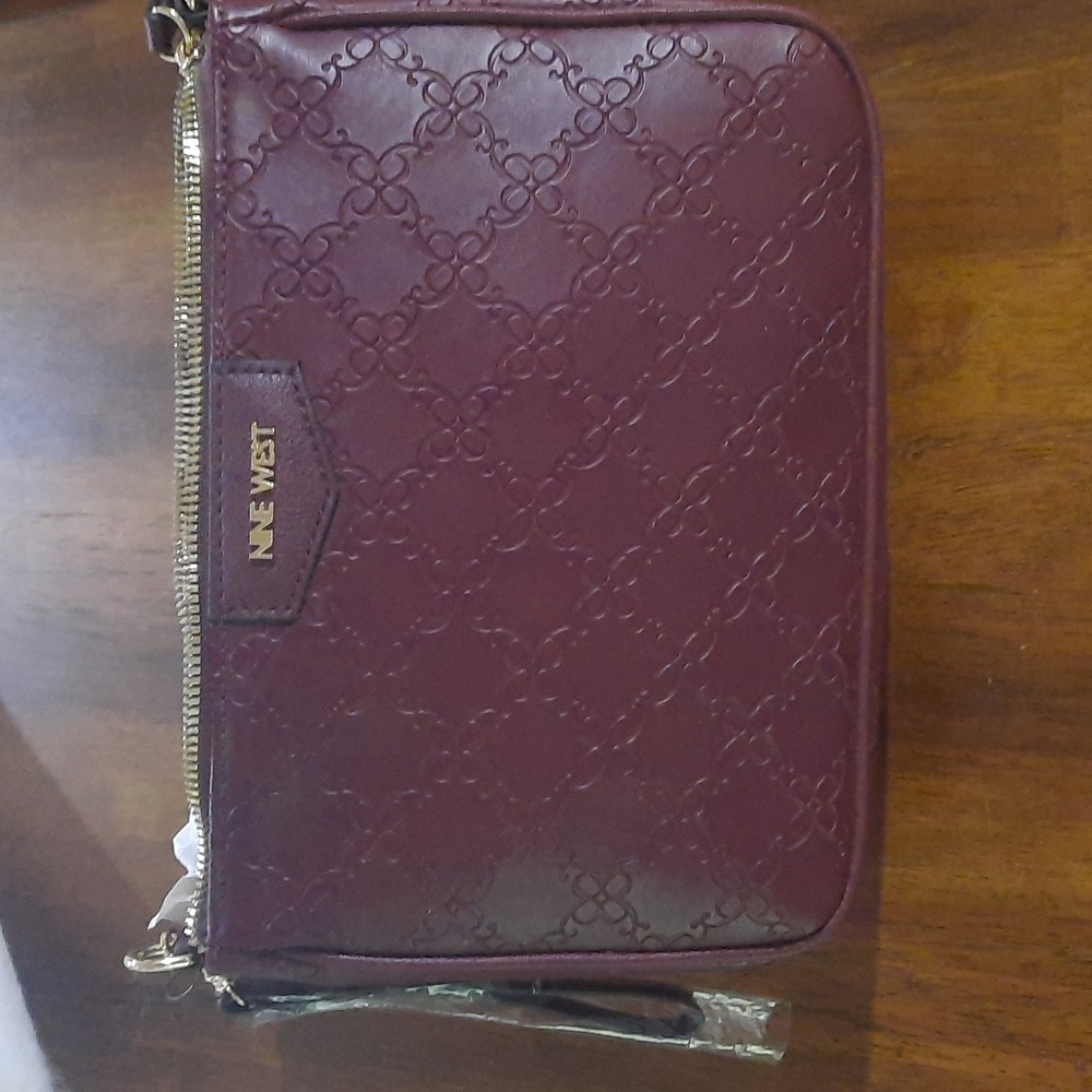 New Nine West clutch/wristlet